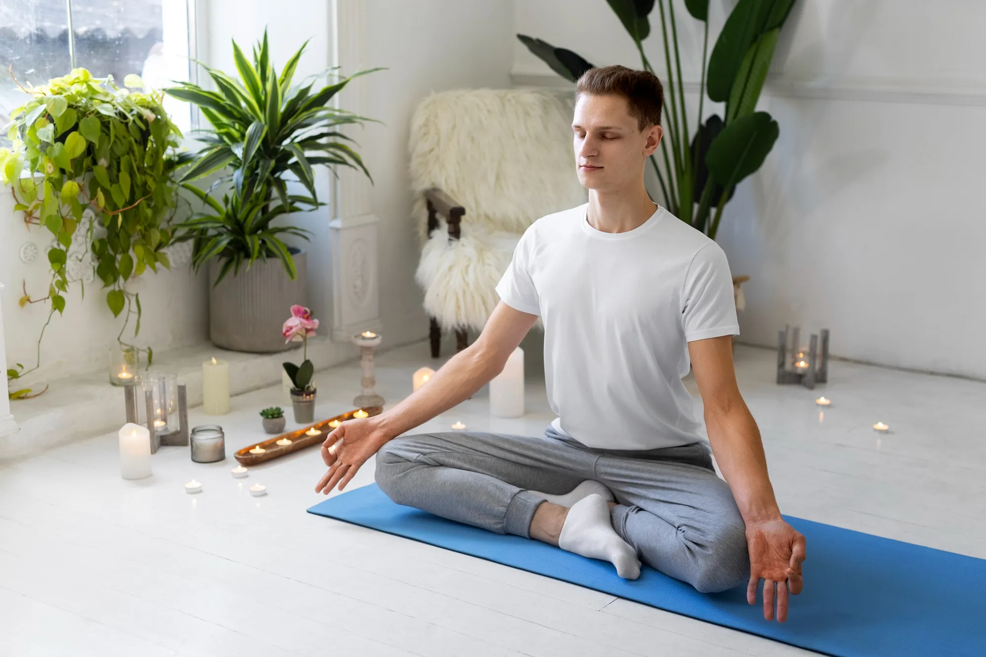 Entspannte Person nach einer stressreduzierenden Meditationsübung